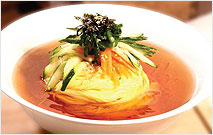 통영멸치국수 회국수(사진)
